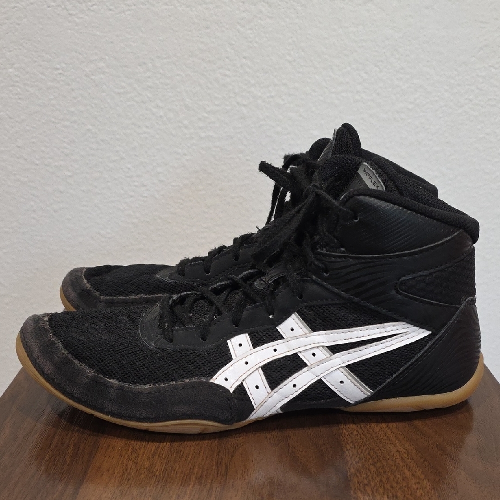 Asics Black and White Men's Shoes